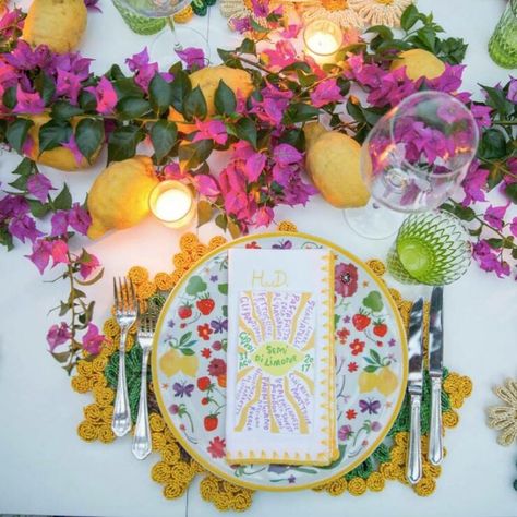 Citrus sure knows how to up the ante when it comes to modern wedding celebrations. From colorfully printed fashion + tabletop decor to fruit-infused menus and welcome gifts, there is no end in sight for lemon wedding ideas that inspire us. Here are some of our favorite starter ideas for including lemons in your own wedding designs, whether you have a destination wedding in the Amalfi Coast or beyond! Lemon Themed Wedding, Lemon Table Decor, Italian Bridal Showers, Positano Wedding, Welcome Dinner, Pop Fizz Clink, Amalfi Coast Wedding, Lemon Patterns, Wedding Prints