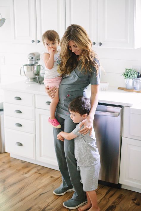 Nurse Mom Aesthetic, Doctor Mom Aesthetic, Romanticizing Motherhood, Travel Nurse Aesthetic, Nurse Girl, Homecare Nursing, Nursing Goals, Nursing Motivation, Lauren Mcbride