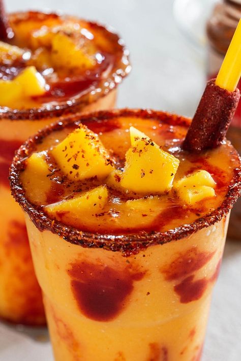 Mangonada Recipe, Michelada Recipe, Mexican Snacks, Mango Dessert, Mexican Drinks, Mexican Dessert Recipes, Drink Recipes Nonalcoholic, Easy Drink Recipes, Mexican Dessert