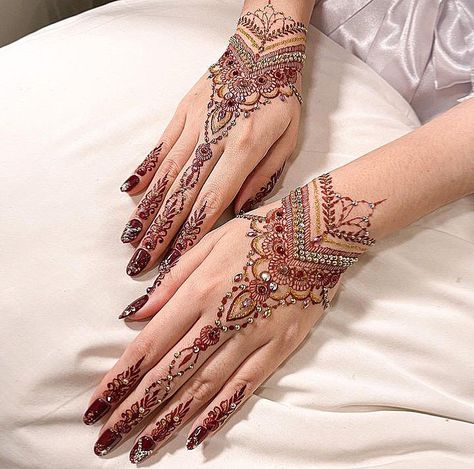 Henna Wedding Designs Bridal Mehndi, Wedding Henna Designs Simple, Finger Mehendi Designs Easy, Henna Wedding Maroon, Henna White Wedding, Henna Aesthetic Simple, Henna Wedding Designs, Henna Wedding Simple, Hena Mehendi Design