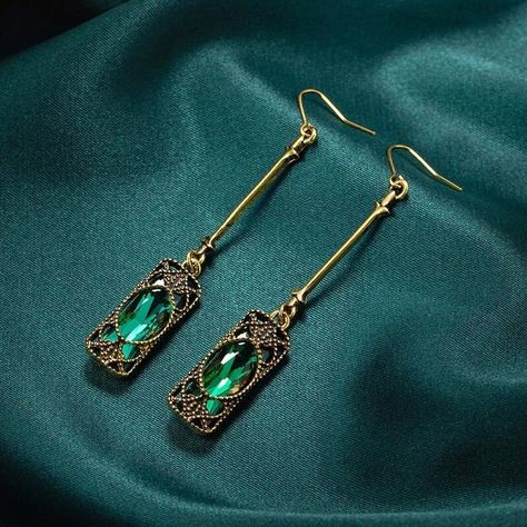 Retro Accessories, Retro Mode, Deco Vintage, Styl Boho, Long Dangle Earrings, Green Art, Copper Earrings, Green Crystals, Rose Gold Earrings