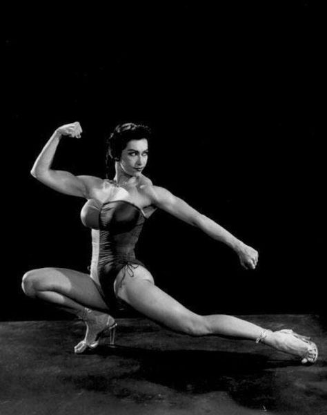 Kelly Everts first female body builder and challenged the rules which denied women from competing Female Bodybuilding, Body Builders, Pilates Studio, Fitness Bodybuilding, Body Builder, Female Body, Body Building Women, Pilates Workout, Women In History