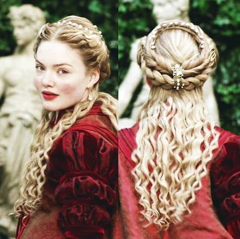 Lucrezia Borgia Hairstyles, Old English Hairstyles, Medieval Braided Hairstyles, Period Hairstyles, ليلي كولينز, Targaryen Hair, Historical Hairstyles, Medieval Hairstyles, Fantasy Hair