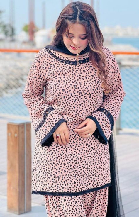 Cot Sets Dress, Cot Sets Dress For Women, Cot Sets, Pakistani Women Dresses, Simple Frock Design, Girls Clothes Patterns, Simple Frocks, Latest Dress Design, Pakistani Fashion Casual