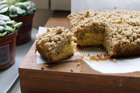 Entenmann's New York Style Crumb Cake - Cooks Illustrated. Cookie Cheesecake Bars, Walnut Cake Recipe, Breakfast Savory, Crumb Cakes, Crumb Coffee Cakes, Gingerbread Cookie Dough, Cookie Cheesecake, Gingerbread Cheesecake, Tater Tot Breakfast