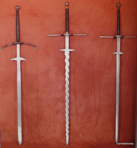 Ethnographic Arms & Armour - View Single Post - twohandsword/twohander/bidenhander/zweihander Types Of Swords, Swords Medieval, Cool Swords, Medieval Armor, Medieval Fantasy, Blacksmithing, Concept Art, Wall, Art