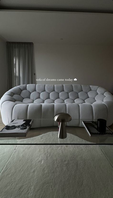 Bubble Couch Living Room, Modern Glam Living Room, Apartment Must Haves, Girly Room Decor, Apartment Decorating Living, Cool Couches, Minimalist Apartment Style, Diy Room Decor For Teens, Glam Living Room