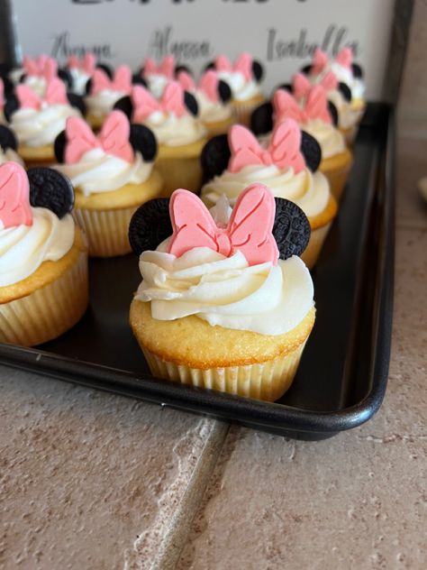 Minnie Mouse Birthday Dessert Table, Oh Twodles Cupcake, Minnie Mouse Birthday Treat Ideas, Mickey And Minnie Dessert Table, Minnie Mouse Cupcakes Ideas, Minnie Mouse Sweets Table Ideas, Minnie Mouse Dessert Ideas, Minnie Mouse Birthday Desserts, Minnie Mouse Treat Ideas