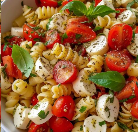 Caprese Pasta Salad Recipes, Pasta Salad Ideas, Asian Salads, Brunch Menu Ideas, Caprese Recipes, Dessert House, Mozzarella Balls, Caprese Pasta Salad, White Balsamic