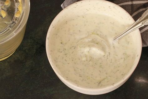 Vegan Tzatziki Sauce Dill Tartar Sauce, Tofu Sour Cream, Greek Chicken Pita, Tartar Sauce Recipe, Vegan Tzatziki, Chicken Pita, Homemade Tartar Sauce, Salad Dressing Recipe, Remoulade Sauce