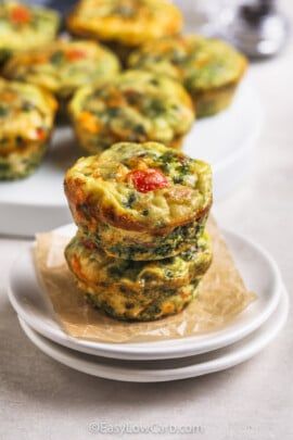 Mozzarella Quiche, Zucchini Pizza Recipes, Vegan Caprese, Quiche Vegan, Low Carb Quiche, Pork Bites, Mini Quiches, Low Carb Veggies, Vegan Mozzarella