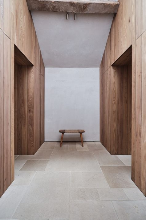 Home Farm: The Pawson residence - Aucoot Interesting Flooring Ideas, John Pawson Interior, Interesting Flooring, Italy Kitchen, Inspiring Homes, Reclaimed Wood Flooring, Entry Tile, Bedroom Design Trends, Concrete Effect Paint