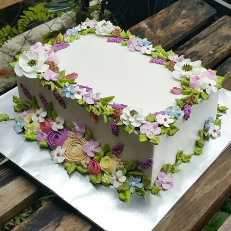 Cake Rectangle, Sheet Cakes Decorated, Wedding Sheet Cakes, Slab Cake, Patisserie Fine, Sheet Cake Designs, Rectangle Cake, Cake With Flowers, Birthday Sheet Cakes