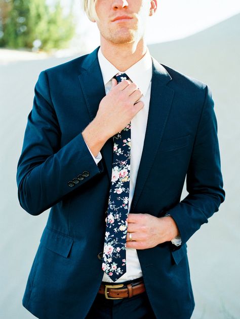 Headed to a spring or summer wedding? Floral skinny ties and bow ties make a whimsical addition to a standard suit. Mens Floral Tie, Bow Tie Suit, Tie Outfit, Traditional Suit, Indigo Floral, Ties Mens Fashion, Flower Tie, Floral Bow Tie, Wedding Ties