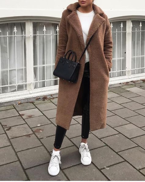 @streetstyleluxe on Instagram: “@daneejosephine via @kingdomofstyle_” Outfit Chilly Weather, Chilly Weather Outfits, Braided Ponytail Hairstyles, Brunch Outfit, Braided Ponytail, Chilly Weather, Ponytail Hairstyles, Hair Videos, Work Outfit