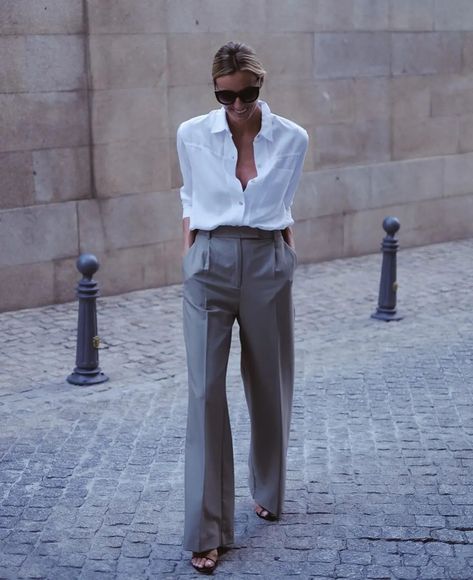 Grey Trousers Outfit Women, Grey Trousers Outfit, Grey Pants Outfit, Outfit Info, Trash Fashion, Corporate Attire, Blouse Style, Winter Mode, Autumn Clothes