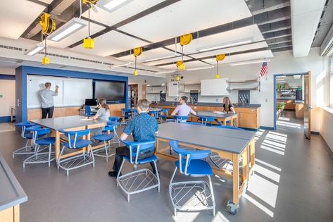 High School Lab Room, High School Interior Design, Innovative School Design, Web Dubois, Collaborative Learning Spaces, High School Design, Stem School, Stem Lab, Stem Classroom