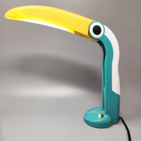 1980s Stunning original Toucan table lamp by H.T. Huang for Lenoir. The lamp works perfectly and is in excellent condition. This lamp is iconic. Dimensions: 5,51 x 4,72 x 11,81 H inches L 14 cm x 12 P cm x 30 H cm Funky Lamps, Ceramic Lamp Base, Pink Table Lamp, Mid Century Table, Modern Lamp Shades, Cool Lamps, Pop Art Design, Pink Table, Vintage Floor Lamp