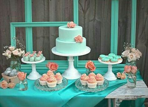 Classy meets rustic ❤😍 Dessert Bar Wedding Reception, Reception Dessert Bar, Dessert Auction, Wedding Reception Desserts, Reception Desserts, Birthday Deco, Wedding Mint, Buffet Dessert, Desserts Table