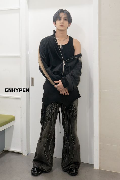 Enhypen Outfit Inspiration Concert, Heeseung Style, Enhypen Concert Outfit Ideas, Enhypen Inspired Outfits, Heeseung Concert, Enhypen Concert Outfit, Enhypen Memorabilia, Enhypen Concert, Kpop Life