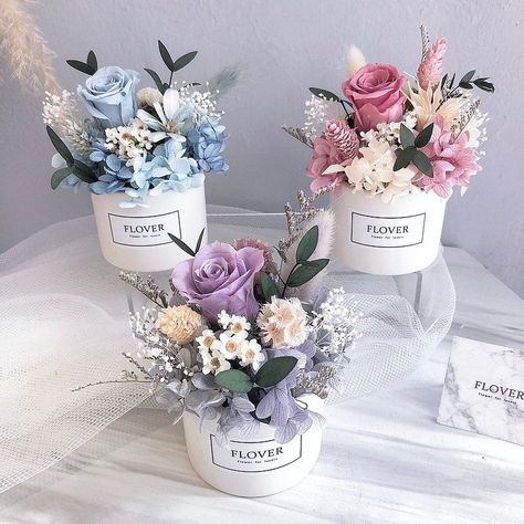 Icy perennial potted flowers in basket - Pinkoi | Suggested Similar Items Small Flower Decor, Small Box Flower Arrangements, Small Flower Box Gift, Small Potted Flowers, Flowers Baskets Ideas, Box Of Flowers Gift, Flowers In Box Gift, Flower Arrangements In Boxes, Flower Box Tutorial