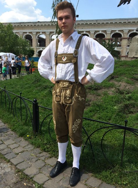 Bundhosen (knee-length breeches). The folk costume of Germany Traditional German Clothing Men, Folk Style Clothing, Dress Dirndl, German Traditional Clothing, Folklore Outfit, Traditional German Clothing, Lederhosen Costume, Bavarian Outfit, Germany Outfits