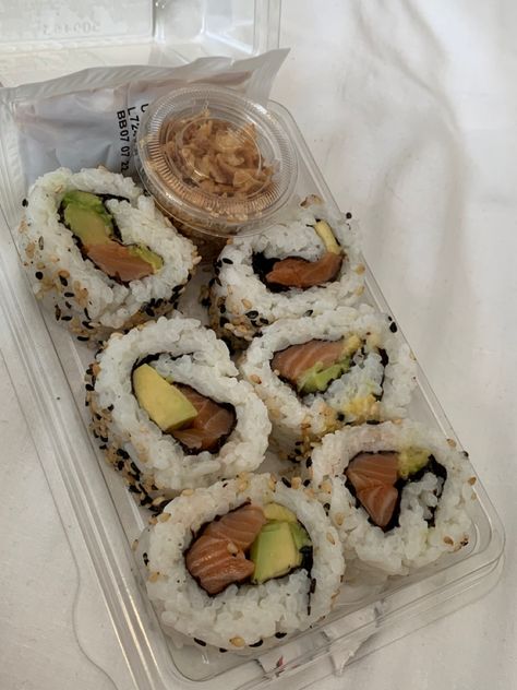 Avocado Sushi Aesthetic, Sushi Salmon, Sushi Sushi, Food L, Food Obsession, Pretty Food, Food Cravings, Aesthetic Food, No Cook Meals