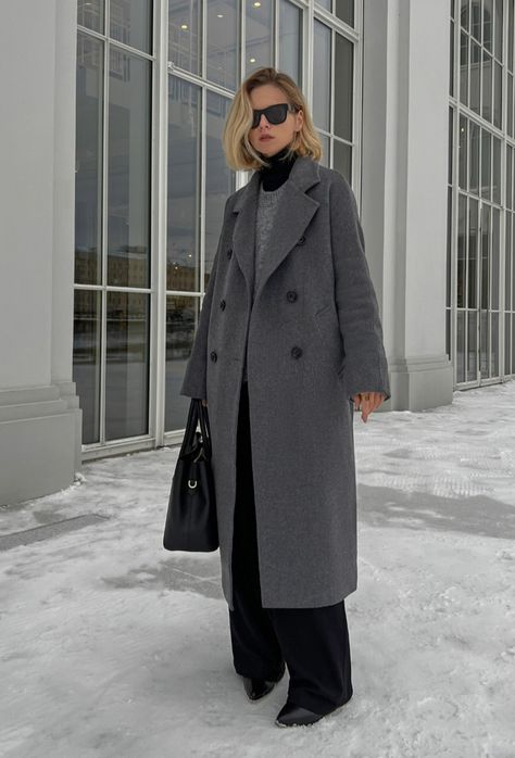 Long Grey Coat Outfit, Oversized Coat Outfit, Grey Coat Outfit, Activewear Photoshoot, Long Coat Outfit, Long Grey Coat, University Outfit, Long Winter Coats, Sleeves Designs For Dresses