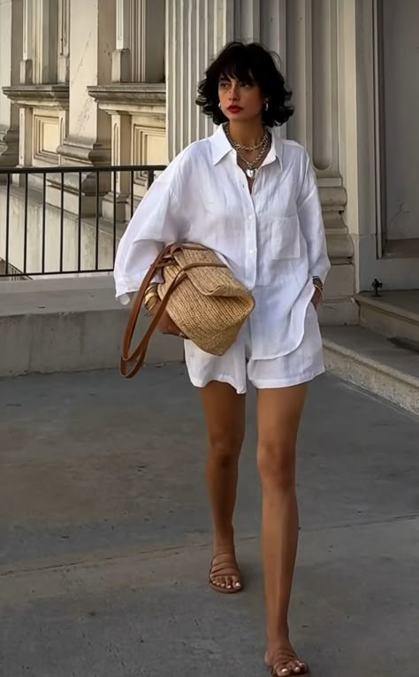 Paris Summer Outfits Street Style 2024, All White Outfit Party Summer, Lebanon Outfits, Classy Travel Outfit, Paris Summer Outfits, Hamptons Fashion, White Party Outfit, Mix Match Outfits, Minimalist Fashion Women