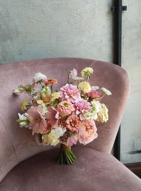 Funky Bridal Bouquet, Minimalistic Bouquet, Dahlia Bouquet Wedding, Lisianthus Wedding Bouquet, Pink Wedding Florals, Posy Bouquet, Light Pink Wedding, Unique Wedding Flowers, Boquette Flowers