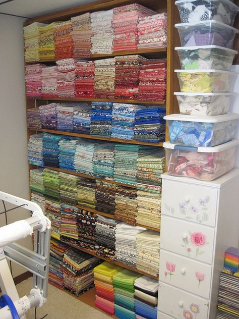 organization for fabric Fabric Storage Solutions, Sewing Room Storage, Sewing Spaces, Sewing Storage, Dream Craft Room, Sewing Room Organization, Quilting Room, Sewing Space, Organize Fabric