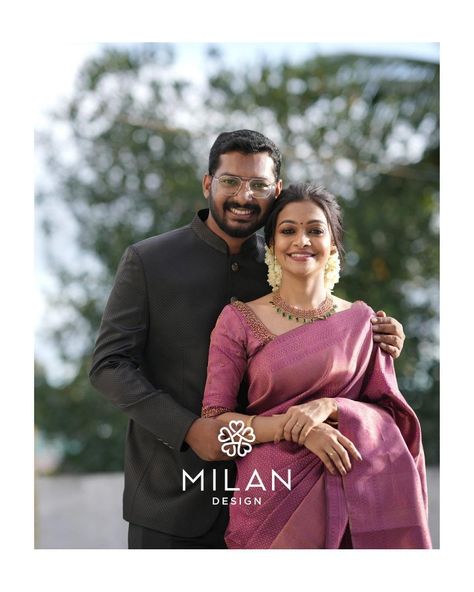 Husband Wife Poses Couple, Wedding Anniversary Poses, Couple Poses With Saree, Saree Poses With Husband, Couple Poses In Traditional Wear, Couple Poses In Saree, Sadi Pose, Pair Poses, Saree Engagement