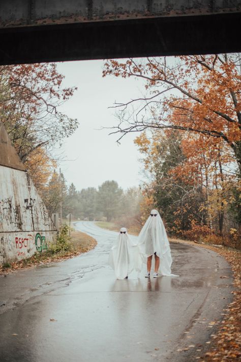 Kids Ghost Photoshoot, Pumpkin Head Photo Shoot, Ghost Photoshoot Ideas, Spooky Photoshoot, Spooky Shoot, Halloween Anniversary, Halloween Photo Shoot, Ghost Photoshoot, Head Photo