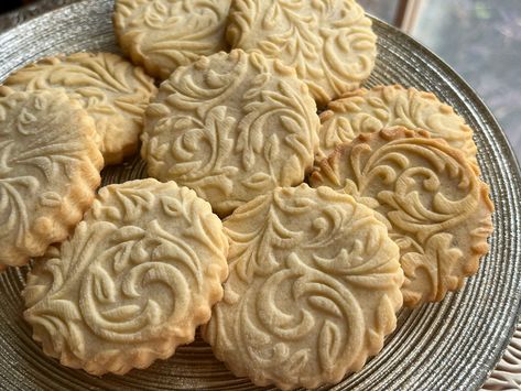 Cookie Dough Recipe For Molds, Cookie Dough For Molds, Wood Cookie Mold Recipes, Cookie Stamp Recipes, Stamped Cookies Recipe, Cookie Recipe For Embossed Rolling Pin, Stamp Cookies Recipe, Molded Cookies, Molded Cookie Recipe