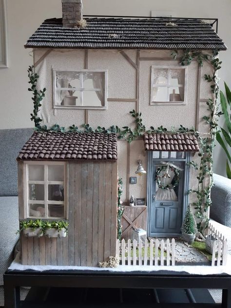 Dolls House Exterior, Dollhouse Exterior Ideas, Dollhouse Exterior, Ikea Dollhouse, Dollhouse Design, Antique Dollhouse, Toddler Room Decor, Storybook Cottage, Doll House Plans