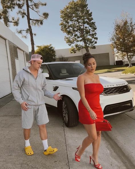 Couples Halloween Costume Ideas | Justin & Hailey Bieber Justin Bieber Costume, Justin Bieber Meme, Hailey Justin, Hailey And Justin Bieber, Hailey And Justin, Most Creative Halloween Costumes, Hayley Bieber, Couples Halloween Costume Ideas, Couples Halloween Costume