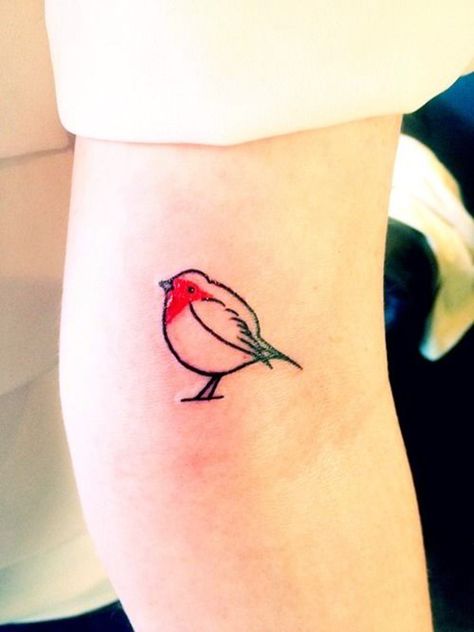 40 Tiny Bird Tattoo Ideas To Admire - Bored Art Red Bird Tattoo, Robin Bird Tattoos, Bird Tattoos Arm, Robin Tattoo, Simple Bird Tattoo, Small Bird Tattoos, Little Bird Tattoos, Red Bird Tattoos, Tiny Bird Tattoos