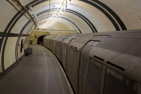 15 incredible hidden and abandoned places on the London Underground - MyLondon Tube Stations London, Charing Cross Station, London Underground Train, Hidden London, London Blitz, Tube Train, Underground Tube, London Underground Stations, Heritage Railway