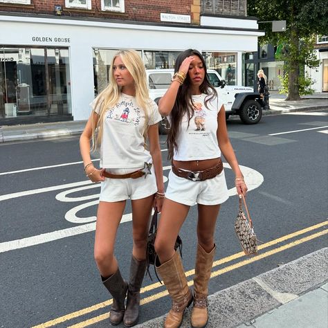 Autumn collection in London ੈ✩‧₊˚ 80s In Aspen Theme Outfit, Summer 2025 Outfits, Btv Outfits, Outfits For Besties, London Outfit Ideas, London Outfits, Festival Fits, Florida Outfits, Festival Aesthetic