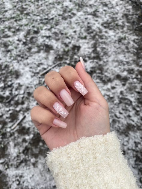 Nude Nails Snowflake, Milky White Nails With Snowflakes, Christmas Nails Milky White, Milky White Nails Christmas, Mail Inspo Winter, Milky Winter Nails, Milky Christmas Nails, Pink Nails With Snowflakes, Christmas Nails Winter White