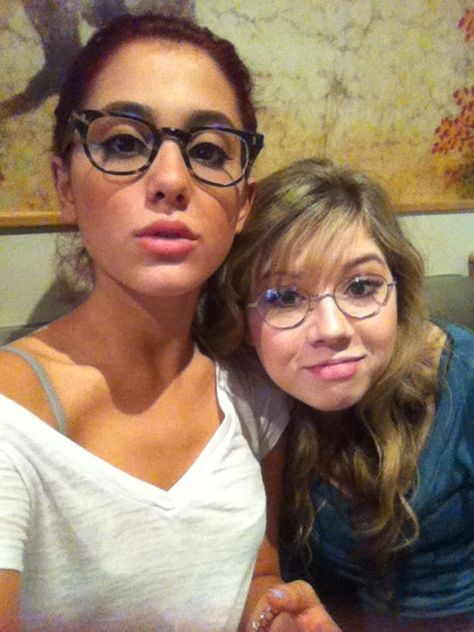 Ariana Grande + Jennette McCurdy wearing glasses (arianagrande) Jeannette Mccurdy, Icarly And Victorious, Sam & Cat, Sam And Cat, Ariana Grande Fans, Jennette Mccurdy, Ariana Grande Photos, Ariana G, Meghan Trainor