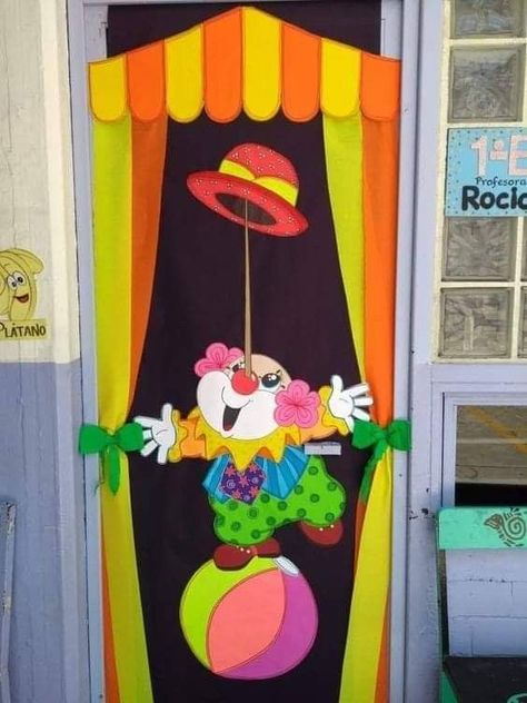 Clown Door Decoration, Circus Theme Crafts, Clown Decorations, Carnival Classroom, Girls Valentines Boxes, Clown Crafts, Carnival Crafts, Circus Crafts, Classroom Door Decorations