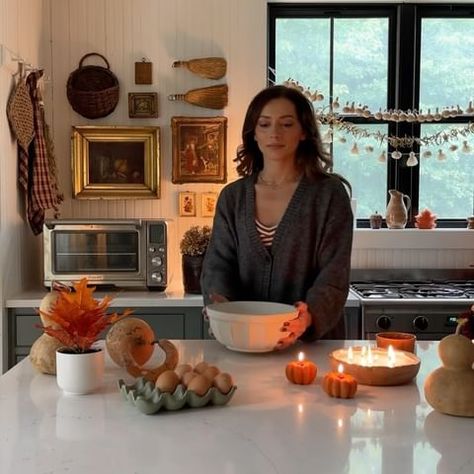 christine higgs | home decor (@forthehome) • Instagram photos and videos Christine Higgs, Homemade Pumpkin Bread, Bread With Chocolate Chips, Bread With Chocolate, Pumpkin Spice Bread, Protein Oats, Spice Bread, Extra Protein, Homemade Waffles