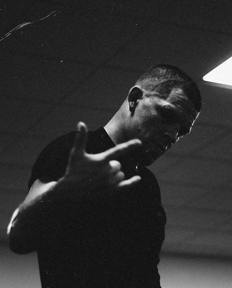 Nate Diaz Ufc, Diaz Brothers, Boxing Images, Nate Diaz, Ufc Fighters, Crazy Wallpaper, Mma Boxing, Combat Sport, Martial Arts Workout