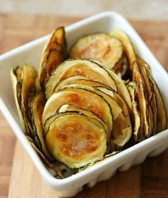 Zucchini oven chips  2 1/2 cups (1/8 inch-thick) slices zucchini (about 2 small) 1/4 cup ground almonds 1/4 cup grated fresh Parmesan cheese 1/4 t seasoned salt 1/4 t garlic powder 1/8 t black pepper 2 T whole milk (or almond milk, etc) Zucchini Chips Recipe, Fodmap Meal Plan, Low Fodmap Snacks, Fodmap Snacks, Low Fodmap Diet Recipes, Zucchini Chips Baked, Fodmap Diet Recipes, Zucchini Chips, Low Fodmap Diet