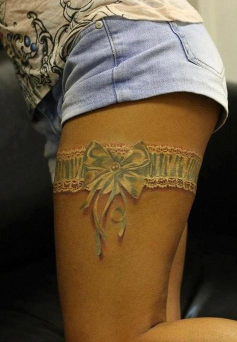 is it real ? Lace Garter Tattoos, Thigh Garter Tattoo, Tato 3d, Tatoo 3d, Henne Tattoo, Amazing 3d Tattoos, Garter Tattoo, Lace Tattoo Design, 16 Tattoo