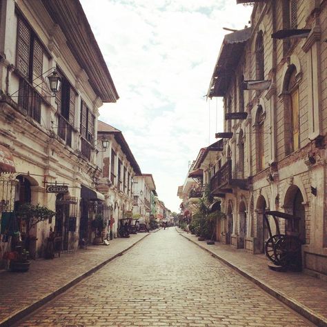 Vigan Ilocos Sur, Vigan Philippines, Philippines Destinations, Philippine Architecture, Ilocos Sur, Fort Santiago, History Background, Tropical Islands Paradise, Spanish City