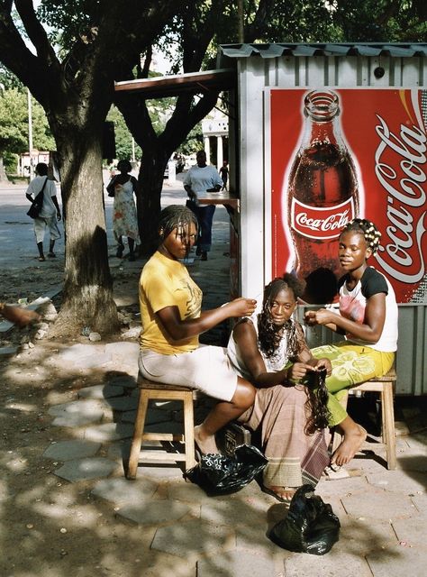 Maputo Mozambique, Black Hair Salons, Unapologetically Black, Black Photography, Maputo, Afrocentric Art, Digital Marketer, We Are The World, African Diaspora