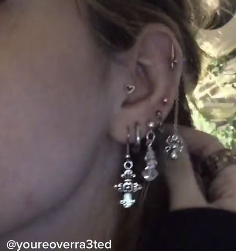 3 Earrings Piercing In A Row, Second Ear Piercing, Grunge Earrings, Y2k Earrings, Helix Piercing Jewelry, Cool Ear Piercings, Ear Style, Earrings Aesthetic, Cute Piercings