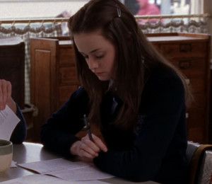 Gilmore Girls Coquette, Gilmore Girl, Academic Motivation, Movie Series, Sophomore Year, Study Motivation Inspiration, Rory Gilmore, Studying Inspo, Blogger Girl